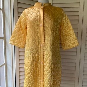 1960's Charm Maid Yellow Gold Quilted Robe🌙